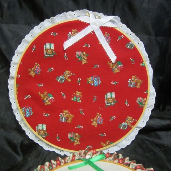 VTG ROUND EMBROIDERY HOOP WALL ART HOLIDAY MOTIF, 3 SET DIFFERENT SIZES - Picture 2 of 6